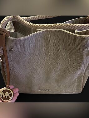 Michael Kors Isla Large Grab Bag Tote- Pale Gold Metallic- Excellent Condition!